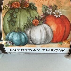 NWT Royal Comfort “Thankful” fall pumpkins everyday throw